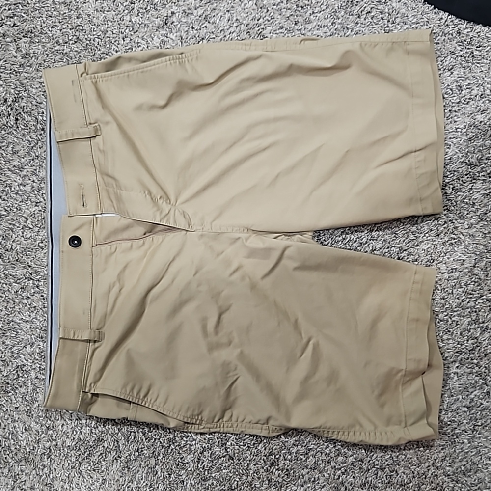 Nike Golf Shorts Mens 34 Straw Classic Fit Moisture Wick Dri-FIT UV Golf Chino